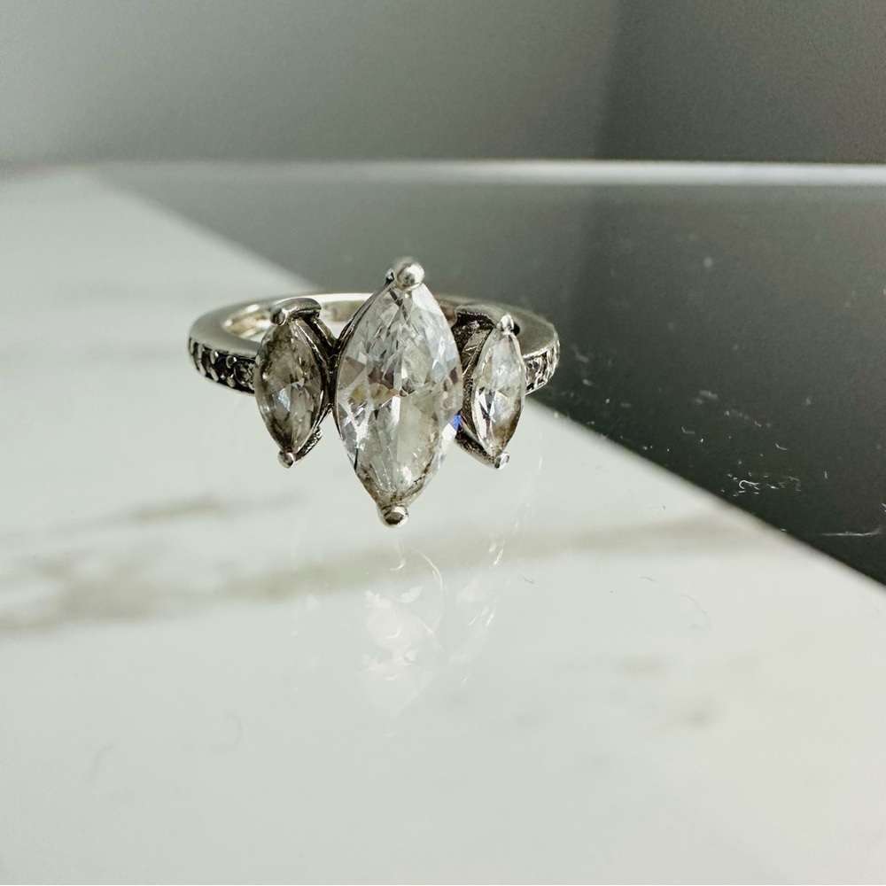 925 Sterling Silver Marquise CZ and Pave Ring – Elegant Three-Stone Design - Picture 4 of 10